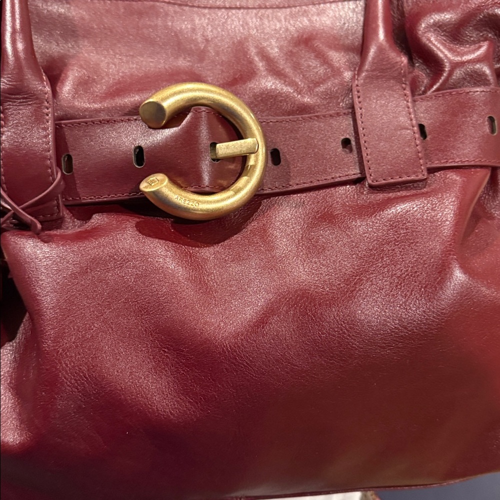 Arezzo Chic Maroon Leather Shoulder Bag with Gold Accent - Picture 10 of 16